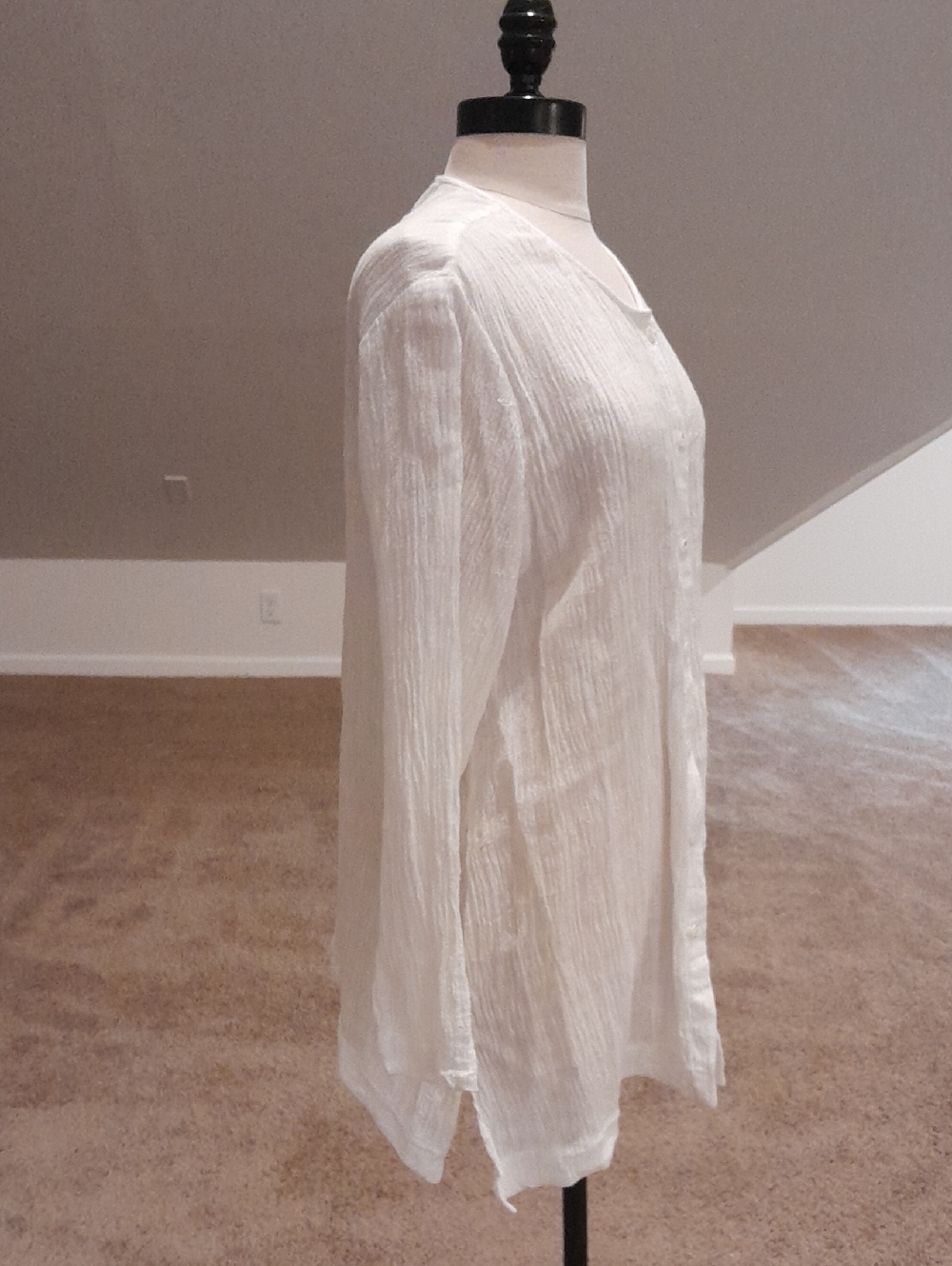 Lightweight White Button-Up Tunic - Picture 3 of 9
